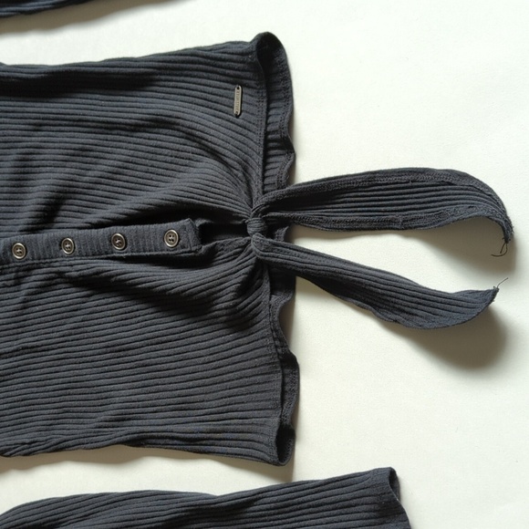 Hollister Ribbed V-Neck Button Down Top Long Sleeve Size Small Front Tie - Picture 4 of 5